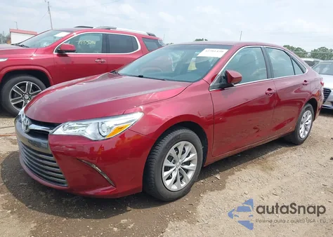 2017 Toyota Camry Le z USA, uszkodzony, nr VIN 4T1BF1FK8HU811552